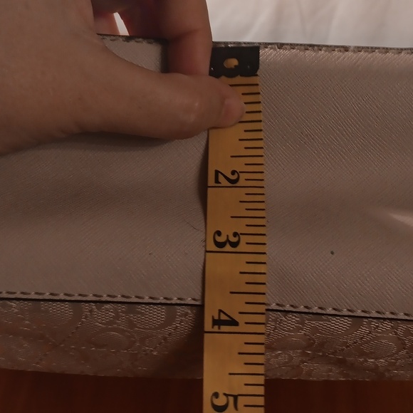 Guess Signature Beige Women Bag With Chain Handles - Picture 8 of 15